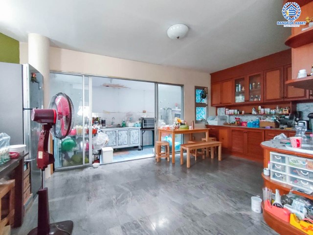 ทาวน์เฮ้าส์มือสองย่านนนทบุรี ม.ศุภาลัยวิลล์ รัตนาธิเบศร์ หลังมุม! บนเนื้อที่ 31.1 ตร.ว. ฟังก์ชัน 4 ห้องนอน 3 ห้องน้ำ 2 ที่จอดรถ บ้านสวยทำเลดั่งทอง แถมฟรี! 4 เครื่องปรับอากาศ 1 เครื่องทำน้ำอุ่น ใกล้รถไฟฟ้าสายสีม่วง "สถานีศูนย์ราชการนนทบุรี" และทางด่วน "งามวงศ์วาน" จองเลยตอนนี้